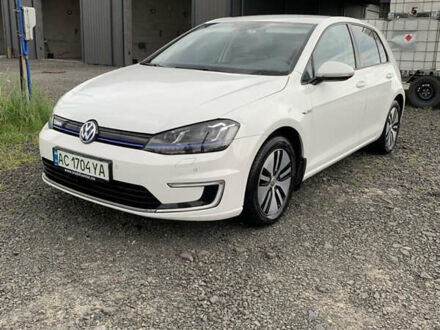Белый Фольксваген e-Golf, объемом двигателя 0 л и пробегом 102 тыс. км за 9200 $, фото 1 на Automoto.ua