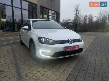 Белый Фольксваген e-Golf, объемом двигателя 0 л и пробегом 153 тыс. км за 8199 $, фото 1 на Automoto.ua