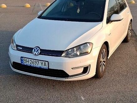 Белый Фольксваген e-Golf, объемом двигателя 0 л и пробегом 151 тыс. км за 10000 $, фото 1 на Automoto.ua