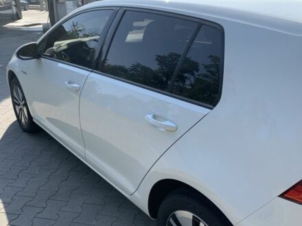 Белый Фольксваген e-Golf, объемом двигателя 0 л и пробегом 82 тыс. км за 9000 $, фото 1 на Automoto.ua