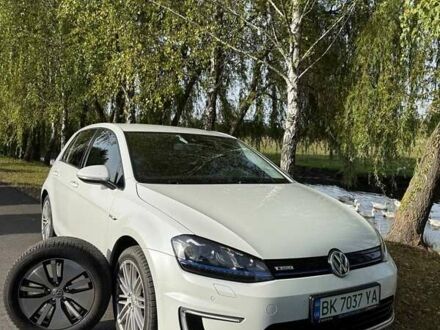 Белый Фольксваген e-Golf, объемом двигателя 0 л и пробегом 140 тыс. км за 9450 $, фото 1 на Automoto.ua