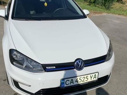 Фольксваген e-Golf 2016 в Умани на Automoto.ua Белый Фольксваген e-Golf, объемом двигателя 0 л и пробегом 82 тыс. км за 10300 $, фото 1 на Automoto.ua