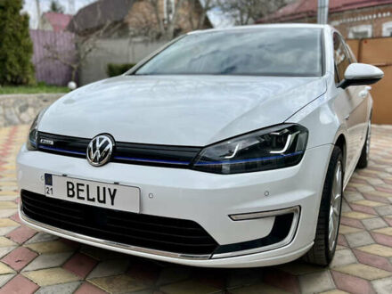 Фольксваген e-Golf 2016 в Валках на Automoto.ua Белый Фольксваген e-Golf, объемом двигателя 0 л и пробегом 118 тыс. км за 9450 $, фото 1 на Automoto.ua