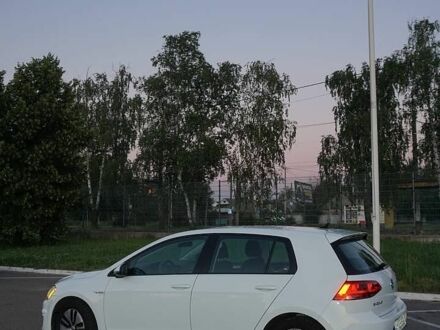 Белый Фольксваген e-Golf, объемом двигателя 0 л и пробегом 151 тыс. км за 8800 $, фото 1 на Automoto.ua