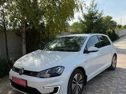 Белый Фольксваген e-Golf, объемом двигателя 0 л и пробегом 176 тыс. км за 9499 $, фото 1 на Automoto.ua