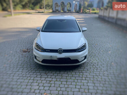 Белый Фольксваген e-Golf, объемом двигателя 0 л и пробегом 102 тыс. км за 12000 $, фото 1 на Automoto.ua