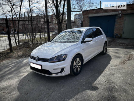 Белый Фольксваген e-Golf, объемом двигателя 0 л и пробегом 90 тыс. км за 11899 $, фото 1 на Automoto.ua