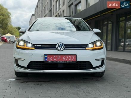 Белый Фольксваген e-Golf, объемом двигателя 0 л и пробегом 129 тыс. км за 12450 $, фото 1 на Automoto.ua