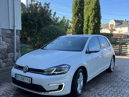Фольксваген e-Golf 2017 в Тернополе на Automoto.ua Белый Фольксваген e-Golf, объемом двигателя 0 л и пробегом 60 тыс. км за 15000 $, фото 1 на Automoto.ua