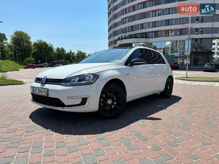 Белый Фольксваген e-Golf, объемом двигателя 0 л и пробегом 50 тыс. км за 12500 $, фото 1 на Automoto.ua
