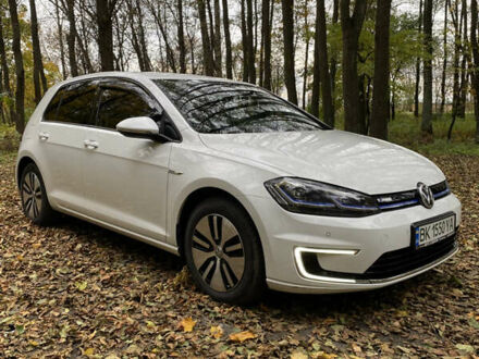 Белый Фольксваген e-Golf, объемом двигателя 0 л и пробегом 104 тыс. км за 12800 $, фото 1 на Automoto.ua