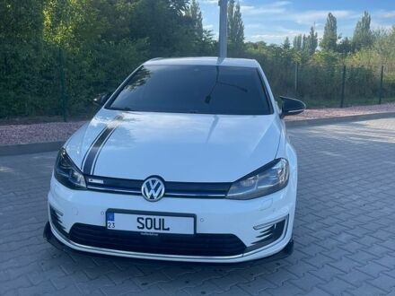 Білий Фольксваген e-Golf, об'ємом двигуна 0 л та пробігом 132 тис. км за 12700 $, фото 1 на Automoto.ua