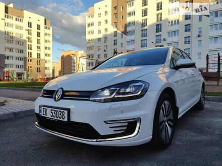 Белый Фольксваген e-Golf, объемом двигателя 0 л и пробегом 119 тыс. км за 15500 $, фото 1 на Automoto.ua