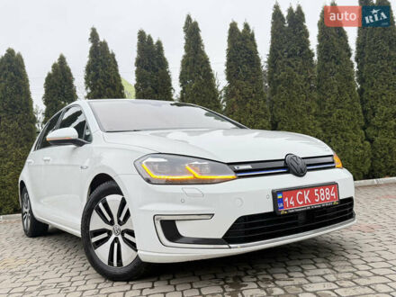 Белый Фольксваген e-Golf, объемом двигателя 0 л и пробегом 97 тыс. км за 11555 $, фото 1 на Automoto.ua