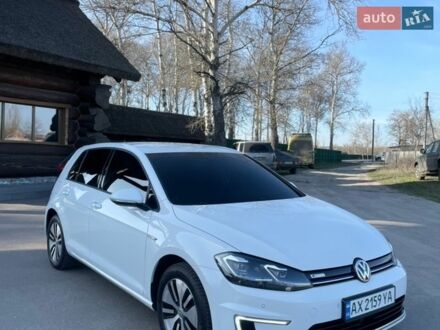 Белый Фольксваген e-Golf, объемом двигателя 0 л и пробегом 121 тыс. км за 11900 $, фото 1 на Automoto.ua
