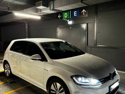 Білий Фольксваген e-Golf, об'ємом двигуна 0 л та пробігом 100 тис. км за 14000 $, фото 1 на Automoto.ua
