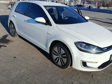 Белый Фольксваген e-Golf, объемом двигателя 0 л и пробегом 167 тыс. км за 12900 $, фото 1 на Automoto.ua