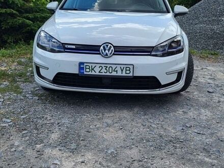 Белый Фольксваген e-Golf, объемом двигателя 0 л и пробегом 172 тыс. км за 12100 $, фото 1 на Automoto.ua