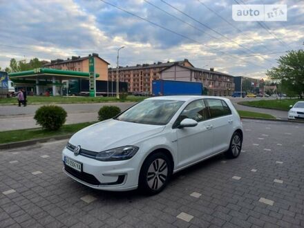 Белый Фольксваген e-Golf, объемом двигателя 0 л и пробегом 104 тыс. км за 15300 $, фото 1 на Automoto.ua