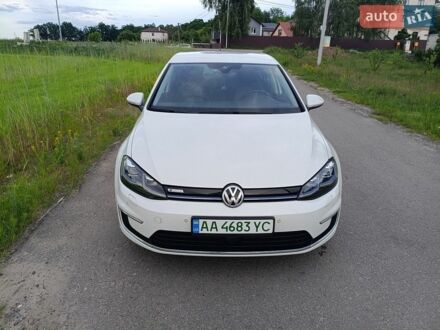 Белый Фольксваген e-Golf, объемом двигателя 0 л и пробегом 155 тыс. км за 12300 $, фото 1 на Automoto.ua