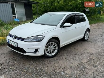 Белый Фольксваген e-Golf, объемом двигателя 0 л и пробегом 135 тыс. км за 11300 $, фото 1 на Automoto.ua