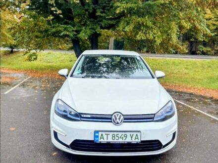 Фольксваген e-Golf 2017 в Кривом Роге на Automoto.ua Белый Фольксваген e-Golf, объемом двигателя 0 л и пробегом 163 тыс. км за 11800 $, фото 1 на Automoto.ua