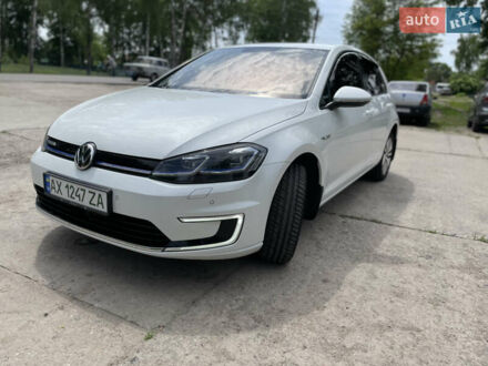 Белый Фольксваген e-Golf, объемом двигателя 0 л и пробегом 142 тыс. км за 13999 $, фото 1 на Automoto.ua