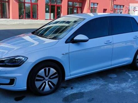 Белый Фольксваген e-Golf, объемом двигателя 0 л и пробегом 42 тыс. км за 20200 $, фото 1 на Automoto.ua