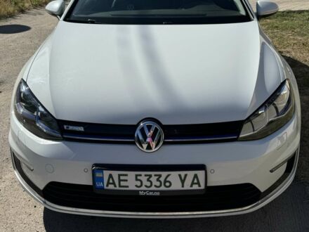 Белый Фольксваген e-Golf, объемом двигателя 0 л и пробегом 98 тыс. км за 16200 $, фото 1 на Automoto.ua