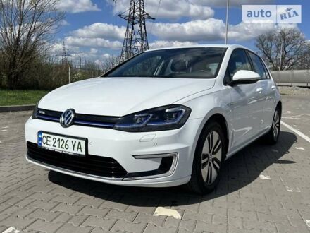 Белый Фольксваген e-Golf, объемом двигателя 0 л и пробегом 63 тыс. км за 16000 $, фото 1 на Automoto.ua