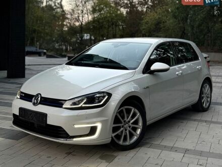Белый Фольксваген e-Golf, объемом двигателя 0 л и пробегом 103 тыс. км за 13999 $, фото 1 на Automoto.ua