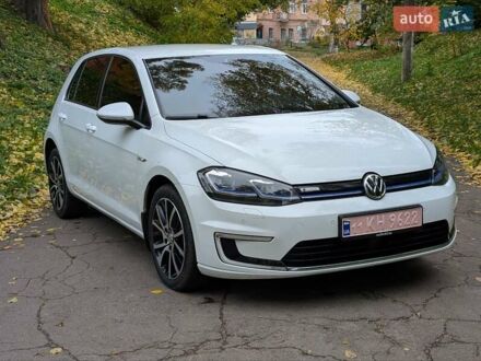 Белый Фольксваген e-Golf, объемом двигателя 0 л и пробегом 89 тыс. км за 13100 $, фото 1 на Automoto.ua