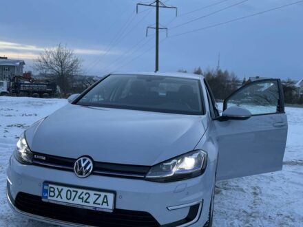 Белый Фольксваген e-Golf, объемом двигателя 0 л и пробегом 35 тыс. км за 15900 $, фото 1 на Automoto.ua