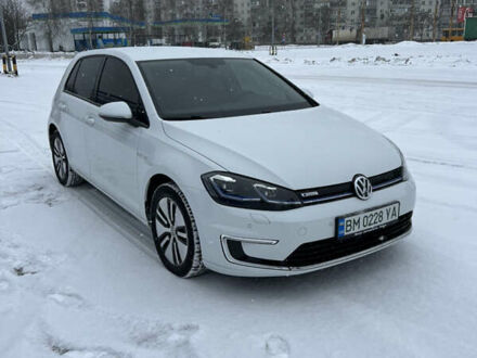 Белый Фольксваген e-Golf, объемом двигателя 0 л и пробегом 51 тыс. км за 17500 $, фото 1 на Automoto.ua