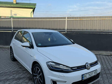 Белый Фольксваген e-Golf, объемом двигателя 0 л и пробегом 96 тыс. км за 15500 $, фото 1 на Automoto.ua