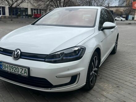 Белый Фольксваген e-Golf, объемом двигателя 0 л и пробегом 182 тыс. км за 13000 $, фото 1 на Automoto.ua