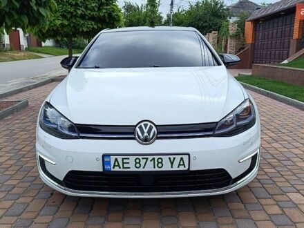 Белый Фольксваген e-Golf, объемом двигателя 0 л и пробегом 180 тыс. км за 12300 $, фото 1 на Automoto.ua