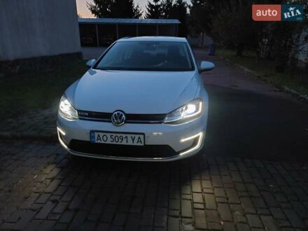 Белый Фольксваген e-Golf, объемом двигателя 0 л и пробегом 70 тыс. км за 13600 $, фото 1 на Automoto.ua