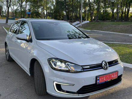 Белый Фольксваген e-Golf, объемом двигателя 0 л и пробегом 229 тыс. км за 14999 $, фото 1 на Automoto.ua