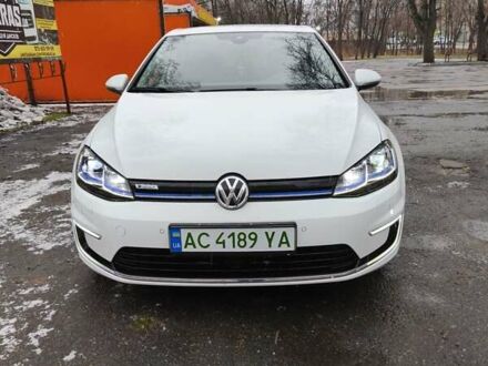 Фольксваген e-Golf 2018 в Черкассах на Automoto.ua Белый Фольксваген e-Golf, объемом двигателя 0 л и пробегом 91 тыс. км за 12300 $, фото 1 на Automoto.ua