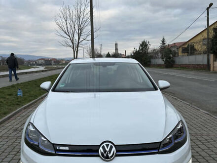Белый Фольксваген e-Golf, объемом двигателя 0 л и пробегом 15 тыс. км за 23000 $, фото 1 на Automoto.ua