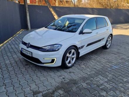 Фольксваген e-Golf 2018 в Житомире на Automoto.ua Белый Фольксваген e-Golf, объемом двигателя 0 л и пробегом 125 тыс. км за 13700 $, фото 1 на Automoto.ua