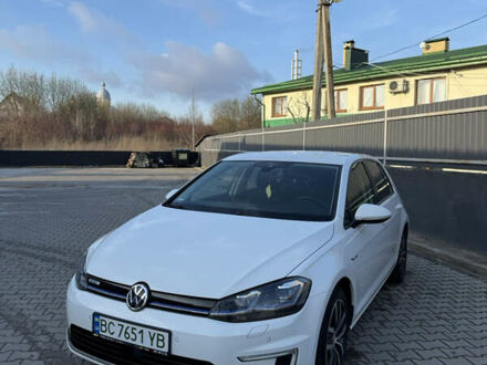 Белый Фольксваген e-Golf, объемом двигателя 0 л и пробегом 96 тыс. км за 14350 $, фото 1 на Automoto.ua