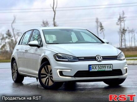 Белый Фольксваген e-Golf, объемом двигателя 0.14 л и пробегом 90 тыс. км за 12950 $, фото 1 на Automoto.ua