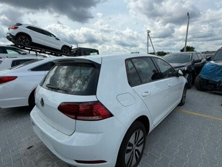 Белый Фольксваген e-Golf, объемом двигателя 0 л и пробегом 104 тыс. км за 10100 $, фото 1 на Automoto.ua