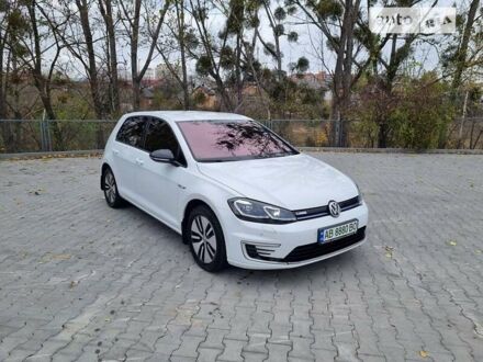 Белый Фольксваген e-Golf, объемом двигателя 0 л и пробегом 23 тыс. км за 22500 $, фото 1 на Automoto.ua