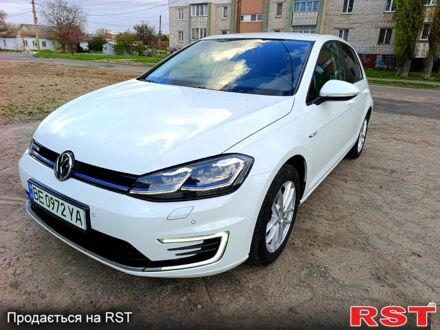 Белый Фольксваген e-Golf, объемом двигателя 100 л и пробегом 165 тыс. км за 13900 $, фото 1 на Automoto.ua
