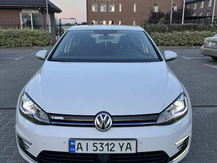 Белый Фольксваген e-Golf, объемом двигателя 0 л и пробегом 136 тыс. км за 13000 $, фото 1 на Automoto.ua