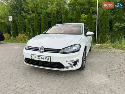 Фольксваген e-Golf 2019 у Рівному на Automoto.ua Білий Фольксваген e-Golf, об'ємом двигуна 0 л та пробігом 60 тис. км за 14200 $, фото 1 на Automoto.ua