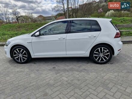 Белый Фольксваген e-Golf, объемом двигателя 0 л и пробегом 63 тыс. км за 14400 $, фото 1 на Automoto.ua